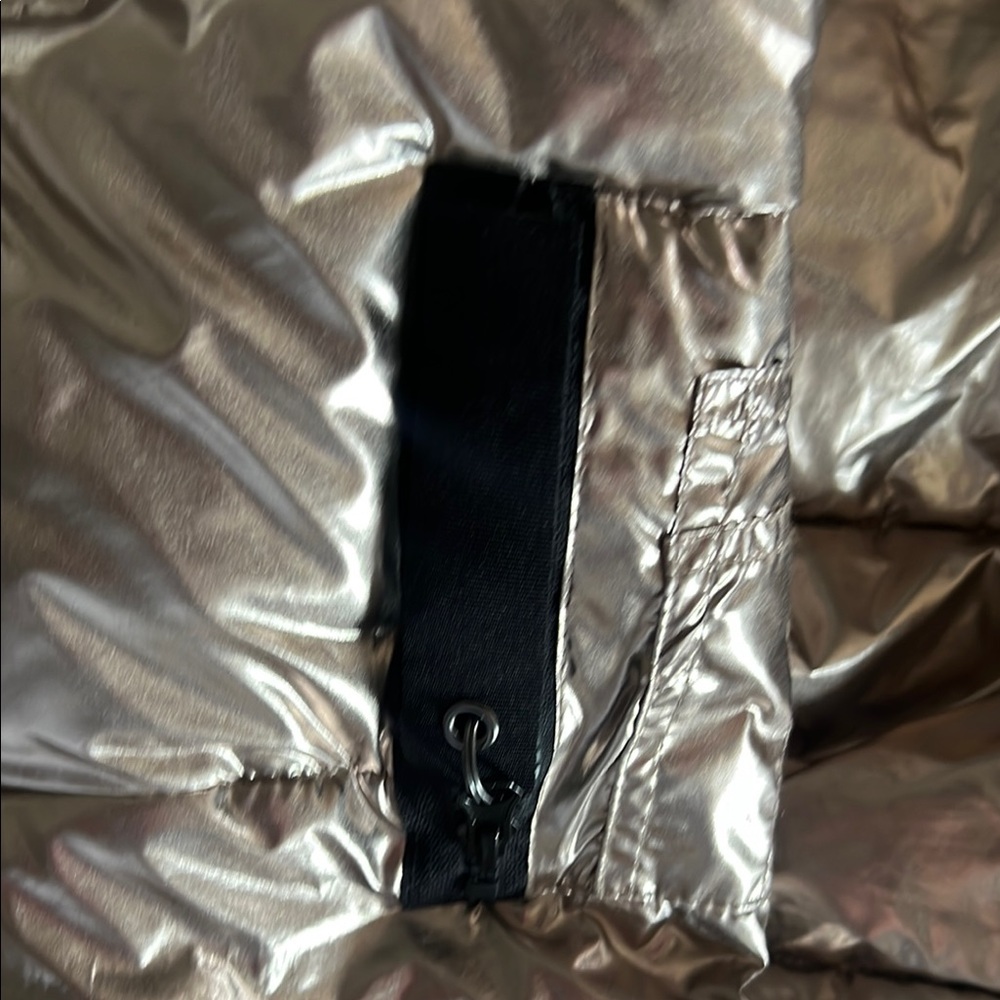 Metallic Puffer Jacket - Picture 4 of 5